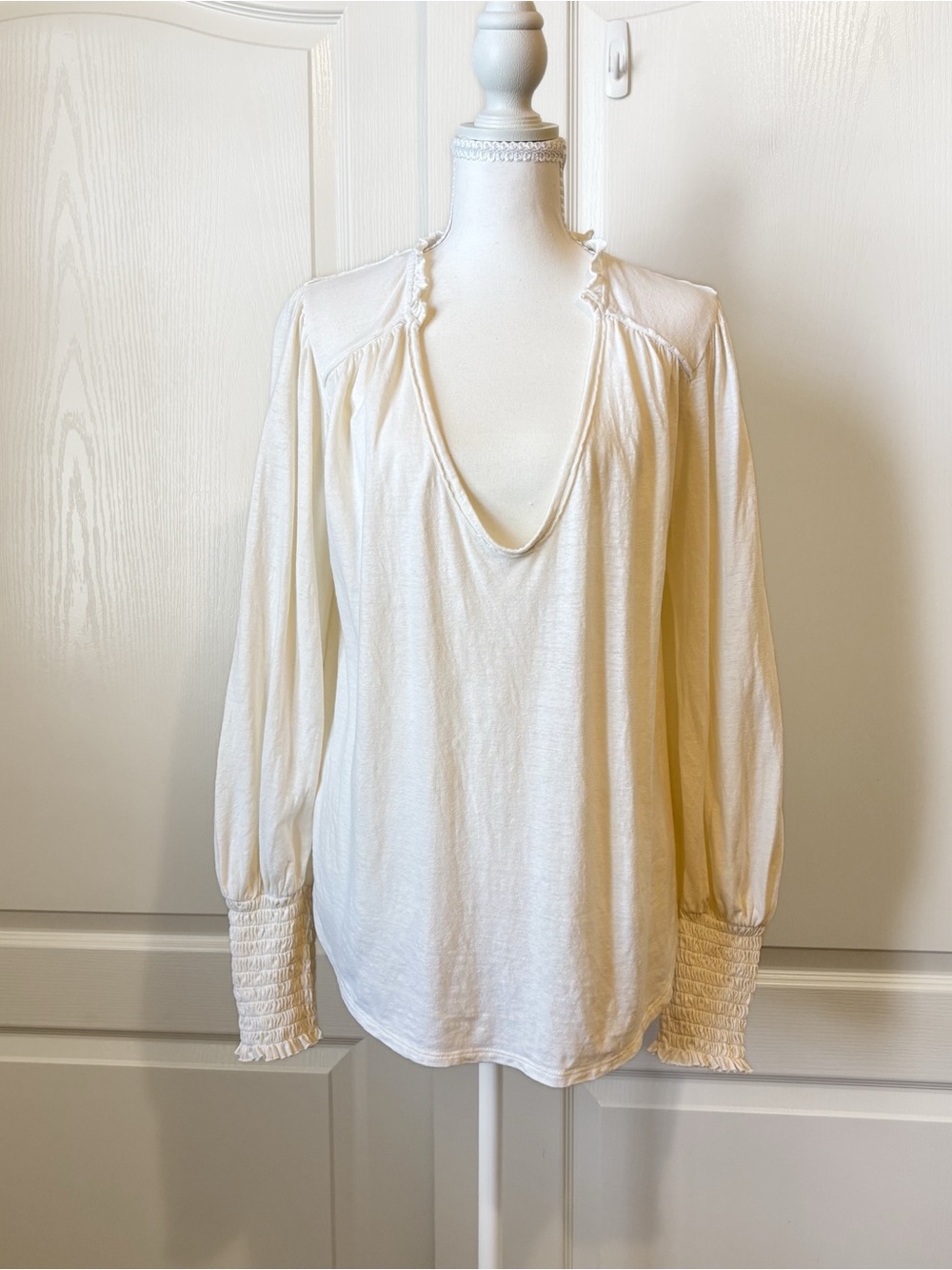Free People We The Free Cream Long Sleeve V-Neck Blouse Hemp/Cotton Size XS